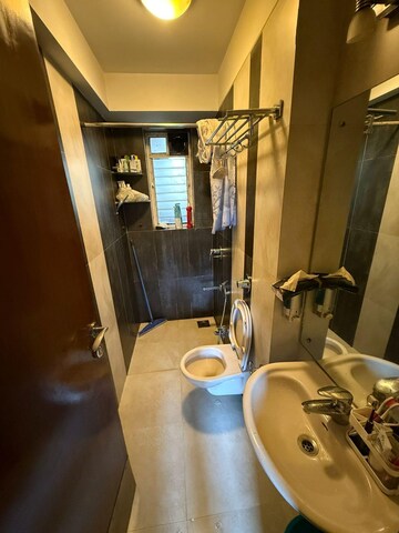Master Bedroom in 2 BHK Apartment at Capri Heights Apartment, Pali Hill – for Rent
