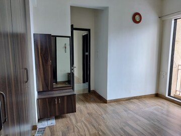 Room in 1 BHK Apartment at Raunak Bliss, Ghodbunder Road – for Rent