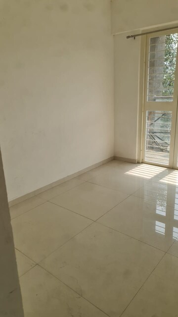Master Bedroom in 2 BHK Apartment at Kohinoor Reina, Kondhwa – for Rent