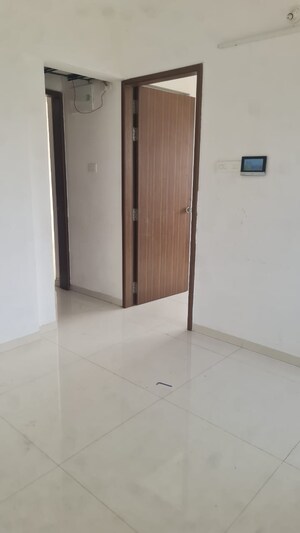 Room in 2 BHK Apartment at Kohinoor Reina, Kondhwa – for Rent