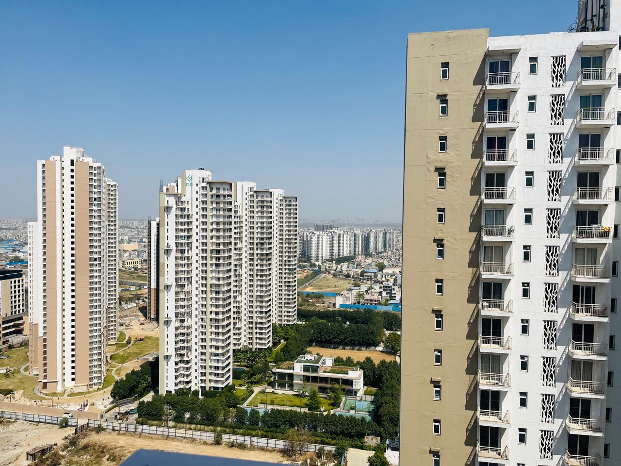 3.5 BHK + Pooja Room,Servant Room 2450 Sq.Ft. Apartment in Puri Emerald Bay