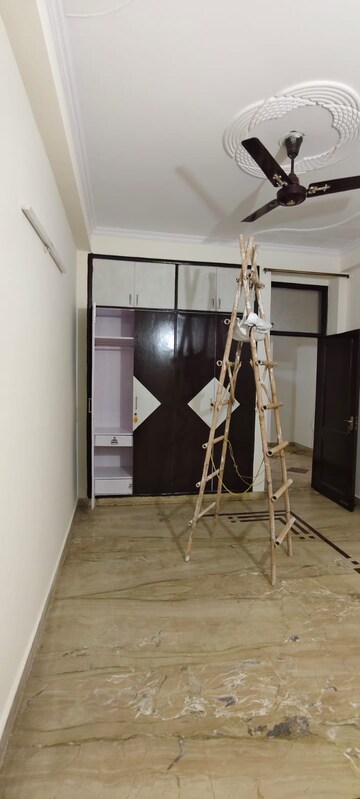 Room in 6+ BHK Independent House at Lal Quarters, Lohia Nagar – for Sale