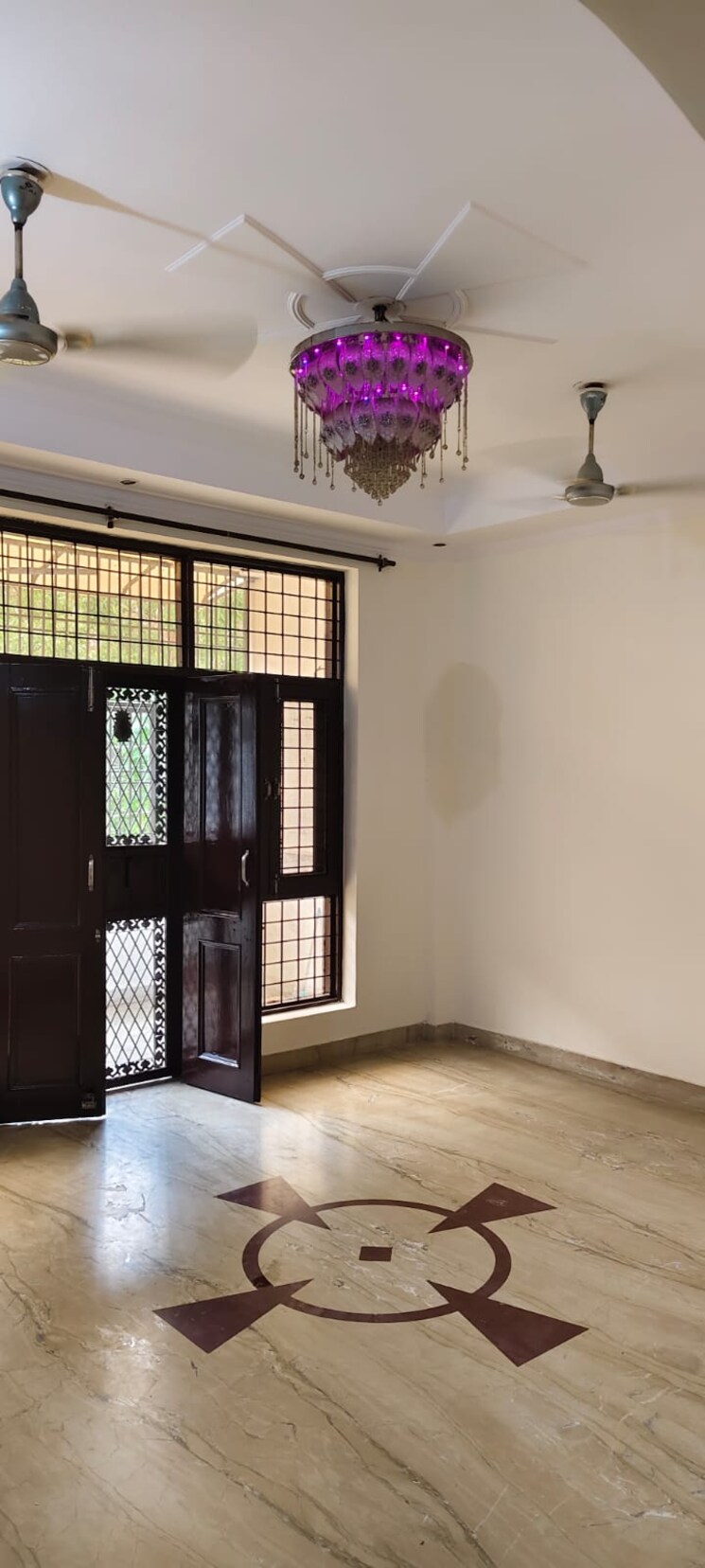 Room, lal-quarters 6+ Bedroom 290 Sq.Yd. Independent House In Lohia Nagar Ghaziabad 8917342