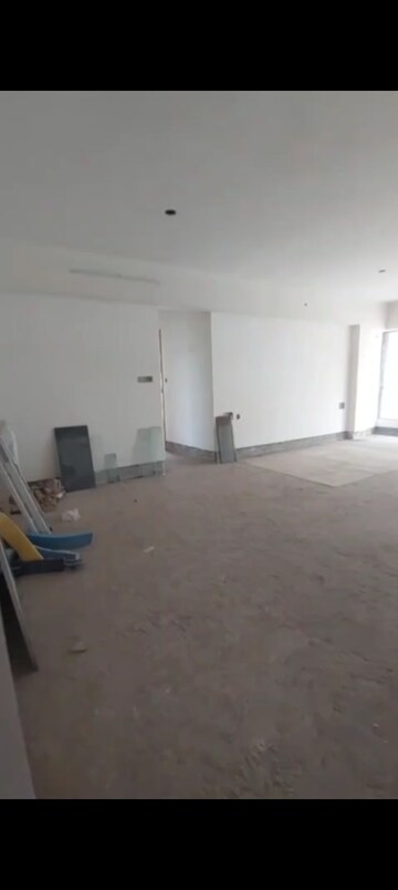 Room in 3 BHK Builder Floor at Samkeet CHS, Vile Parle East – for Sale
