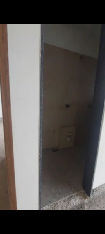 Furnished Amenities in 3 BHK Builder Floor at Samkeet CHS, Vile Parle East – for Sale