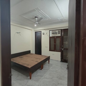 Room in 3 BHK Builder Floor at Ardee City, Sector 52 – for Rent