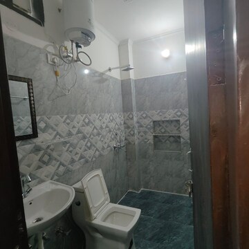 Bathroom in 3 BHK Builder Floor at Ardee City, Sector 52 – for Rent