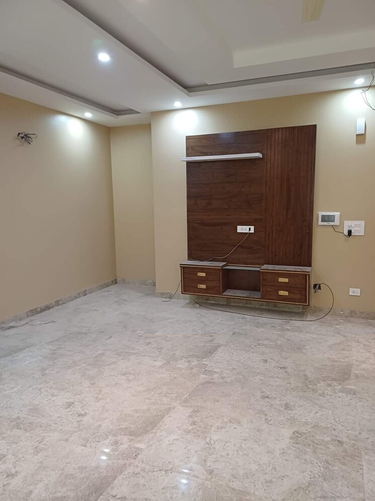 Room, old-dlf-colony 3 Bedroom 2300 Sq.Ft. Builder Floor In Sector 14 Gurgaon 8917453