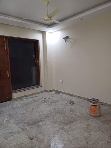 Room in 3 BHK Builder Floor at Old DLF Colony, Sector 14 – for Rent