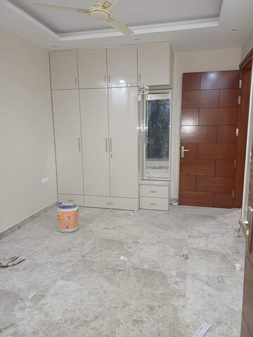 Room in 3 BHK Builder Floor at Old DLF Colony, Sector 14 – for Rent