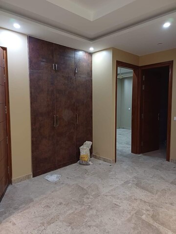Bedroom in 3 BHK Builder Floor at Old DLF Colony, Sector 14 – for Rent