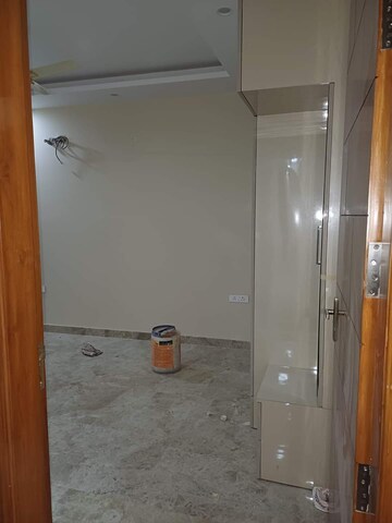 Room in 3 BHK Builder Floor at Old DLF Colony, Sector 14 – for Rent