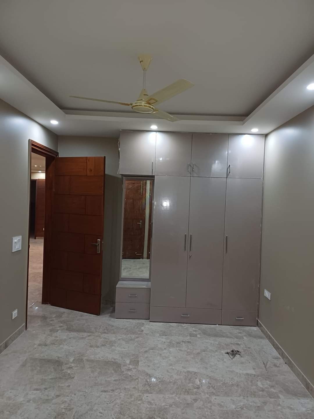 3 BHK + Pooja Room 2300 Sq.Ft. Builder Floor in Old DLF Colony