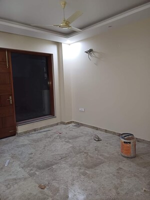 Room in 3 BHK Builder Floor at Realtech The Luxurium, Sushant Lok I – for Sale
