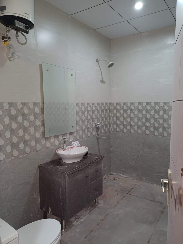 Bathroom, realtech-the-luxurium 3 Bedroom 2700 Sq.Ft. Builder Floor In Sushant Lok I Gurgaon 8917464