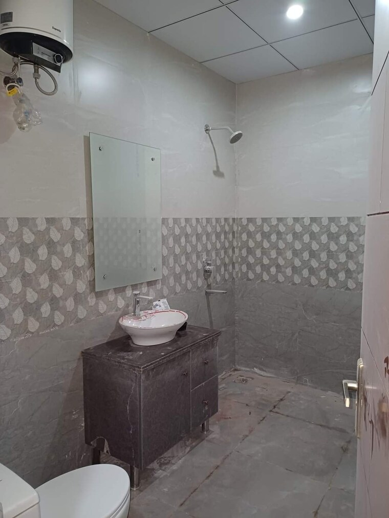 Bathroom, realtech-the-luxurium 3 Bedroom 2700 Sq.Ft. Builder Floor In Sushant Lok I Gurgaon 8917464