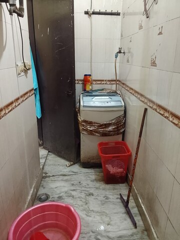 Bathroom in 2.5 BHK Builder Floor at Ramesh Nagar – for Sale