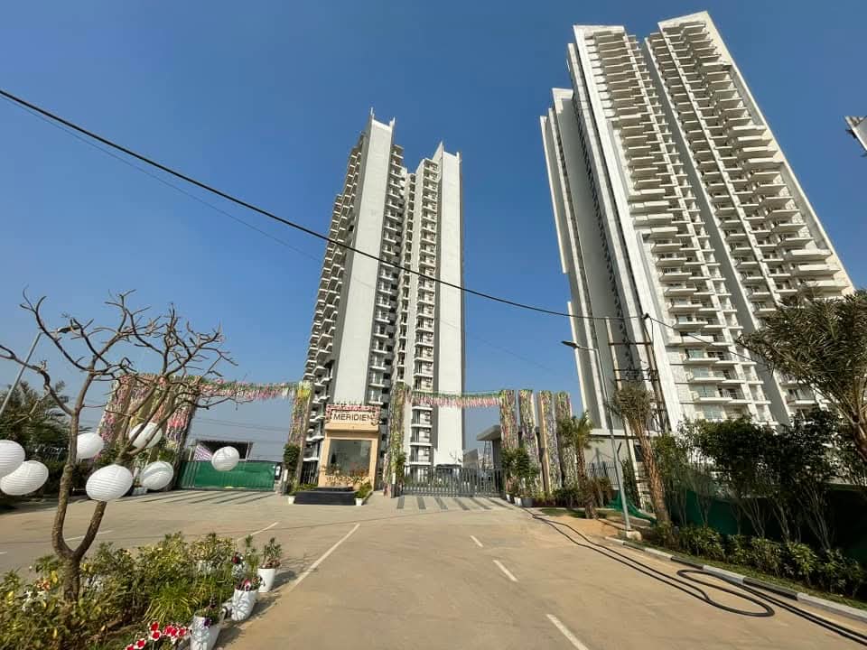 3 BHK + Servant Room,Extra Room Apartment For Rent in Godrej Meridien