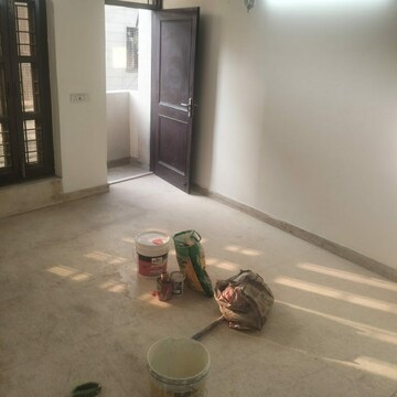 Parking in 2.5 BHK Builder Floor at Ramesh Nagar – for Rent