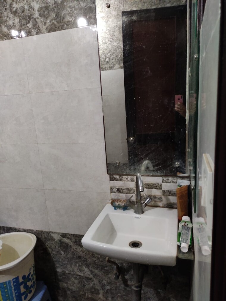 Bathroom, dayanand colony 6+ Bedroom 4500 Sq.Ft. Independent House In Dayanand Colony Delhi 8917508