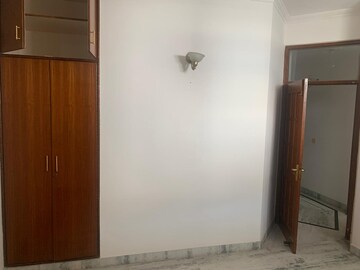 Room in 3 BHK Builder Floor at Sukhdev Vihar – for Rent