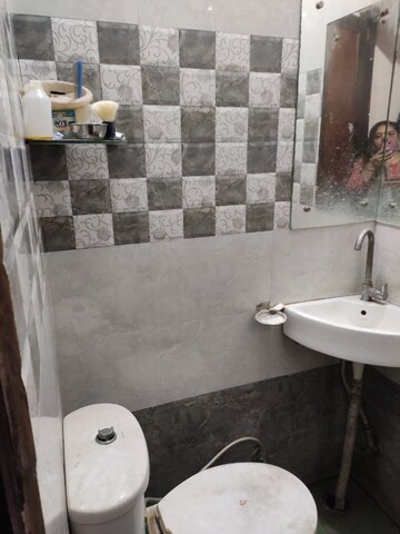 Bathroom in 6 BHK Independent House at Dayanand Colony – for Sale