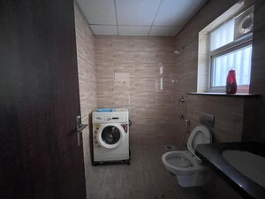 Bathroom in 3.5 BHK Builder Floor at BPTP Amstoria, Sector 102 – for Sale