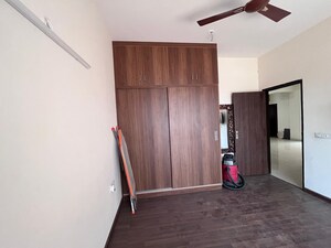 Building Lobby in 3.5 BHK Builder Floor at BPTP Amstoria, Sector 102 – for Sale