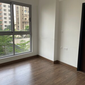 Room in 1 BHK Apartment at Sun Plaza Mulund, Damoji Patil Wadi – for Sale