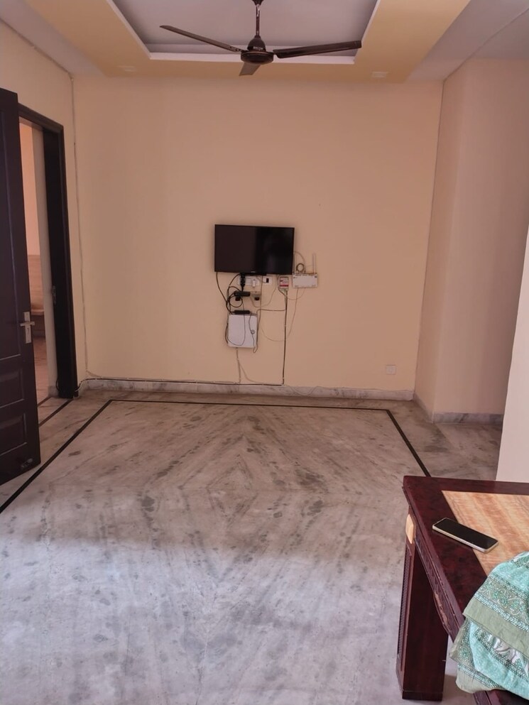 Room, sector 15 3 Bedroom 1800 Sq.Ft. Independent House In Sector 15 Chandigarh 8917554