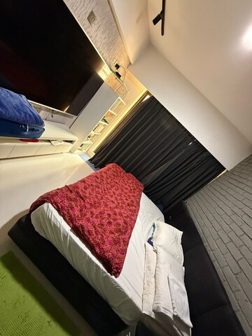 Master Bedroom in 2 BHK Apartment at Omkar Alta Monte, Malad East – for Rent