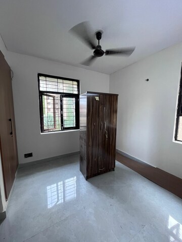 Room in 4 BHK Independent House at Sector 14 – for Rent