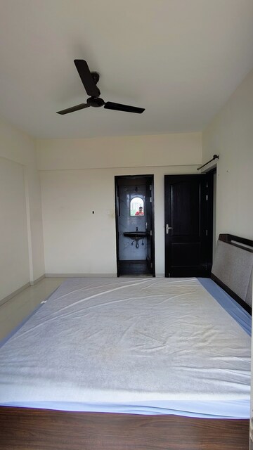 Room in 3 BHK Apartment at Lohia Unicus C Wing, Bavdhan – for Rent