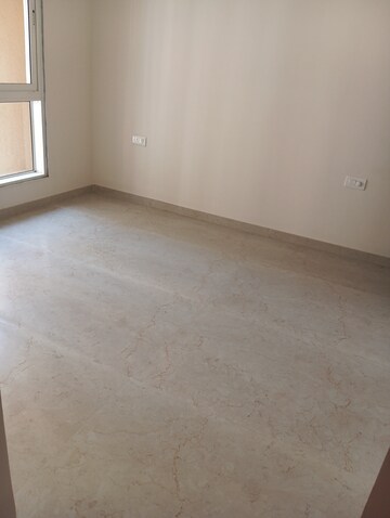 Room in 1 BHK Apartment at Lodha Amara, Kolshet Road – for Rent