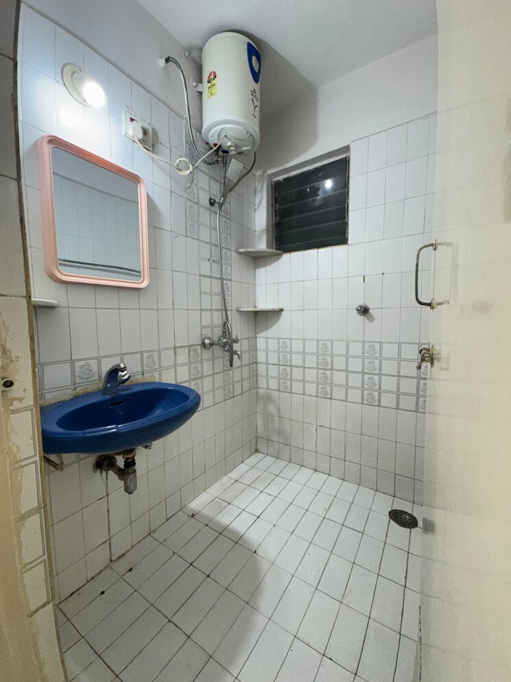 Bathroom, ramesh-hermes-heritage-phase-2 1 Bedroom 600 Sq.Ft. Apartment In Shastrinagar Pune 8917666