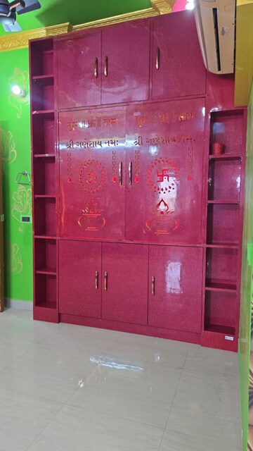 Room in 2 BHK Apartment at Anisabad – for Sale