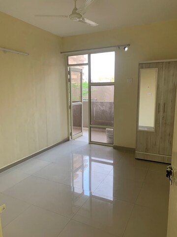 Room in 2 BHK Apartment at Pyramid Pride, Sector 76 – for Rent