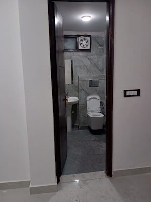 Building Lobby in 3 BHK Builder Floor at Govindpuri – for Sale