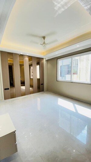 Room in 4 BHK Builder Floor at Ansal Sushant Residency, Sushant Lok Iii – for Sale