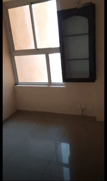 Room in 2 BHK Apartment at Wave Dream Homes, Wave City – for Rent