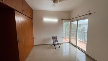 Room in 3 BHK Apartment at Salarpuria Gold Summit, Hennur – for Rent