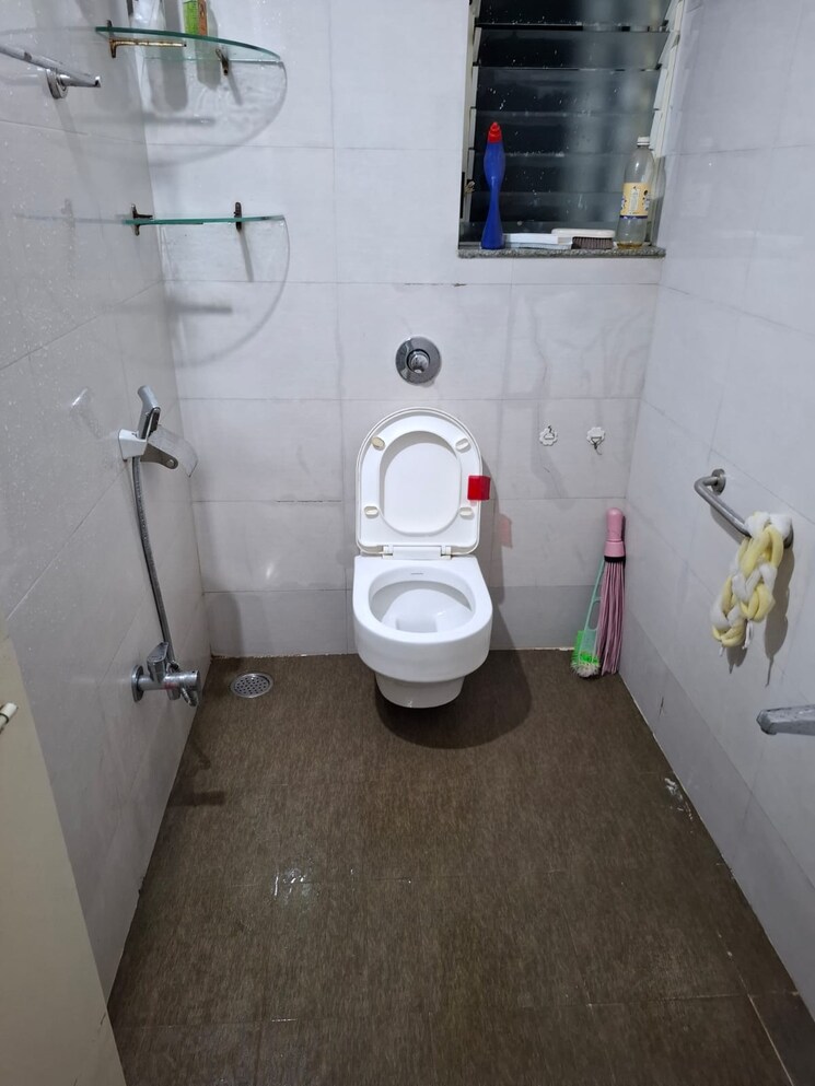 Bathroom, shukrawar peth 1 Bedroom 500 Sq.Ft. Apartment In Shukrawar Peth Pune 8917920