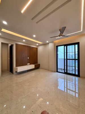 Room in 4 BHK Builder Floor at Sector 85 – for Sale