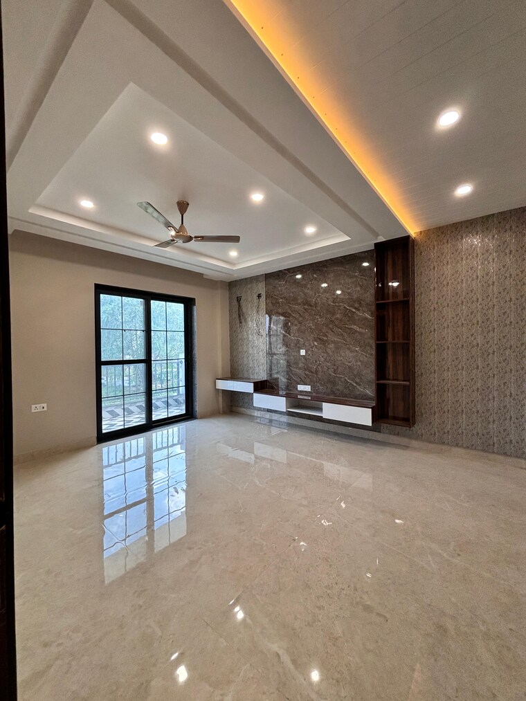 Room, sector 85 4 Bedroom 350 Sq.Yd. Builder Floor In Sector 85 Faridabad 8917919