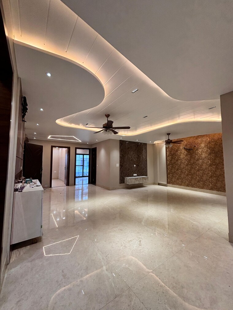 Room, sector 85 4 Bedroom 350 Sq.Yd. Builder Floor In Sector 85 Faridabad 8917919