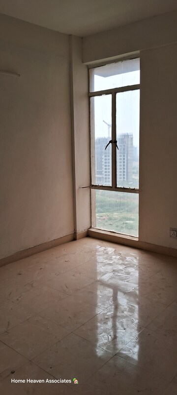 Room in 2 BHK Apartment at Conscient Habitat, Sector 99a – for Rent