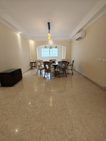 Living Room in 4 BHK Apartment at Amyand Regency, Shivaji Nagar – for Sale