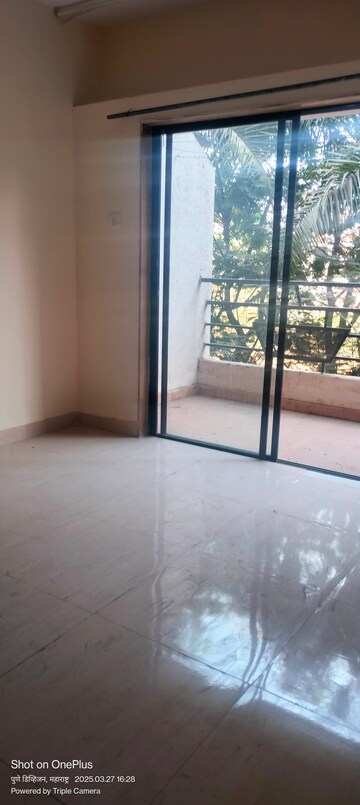 Room in 3 BHK Apartment at Border Road Housing Society, Dhanori – for Rent