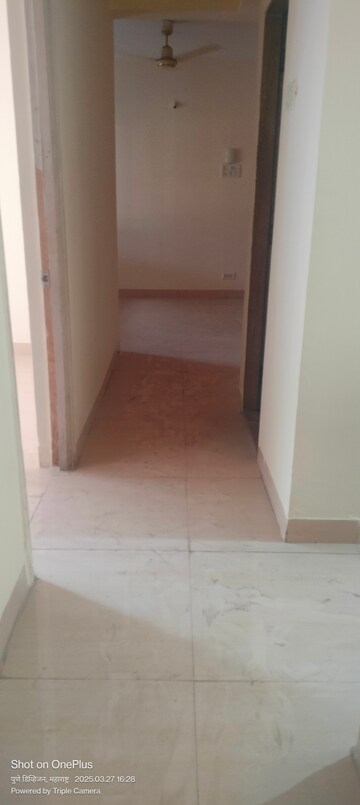 Room in 3 BHK Apartment at Border Road Housing Society, Dhanori – for Rent