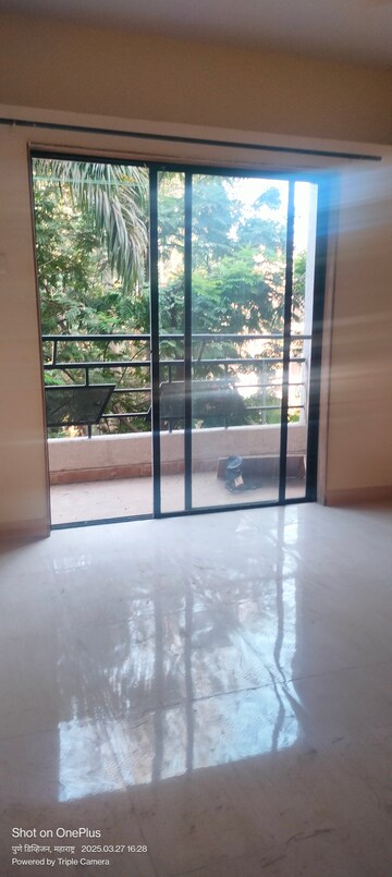Room in 3 BHK Apartment at Border Road Housing Society, Dhanori – for Rent